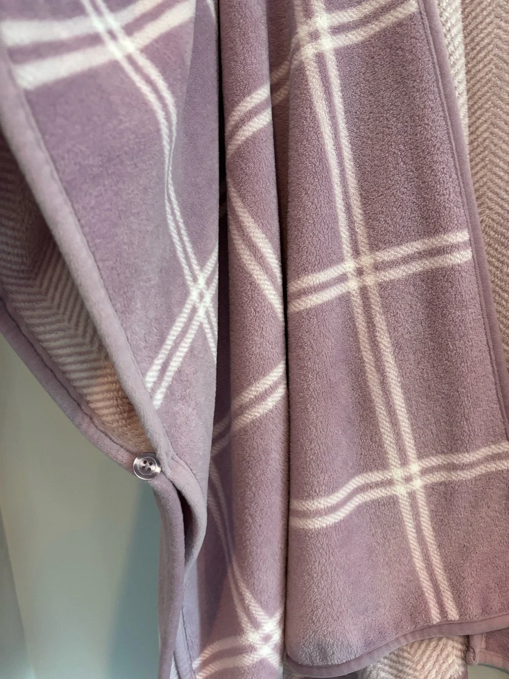 Cuddle Duds Mauve & White Plaid Plush Wrap Size L/XL